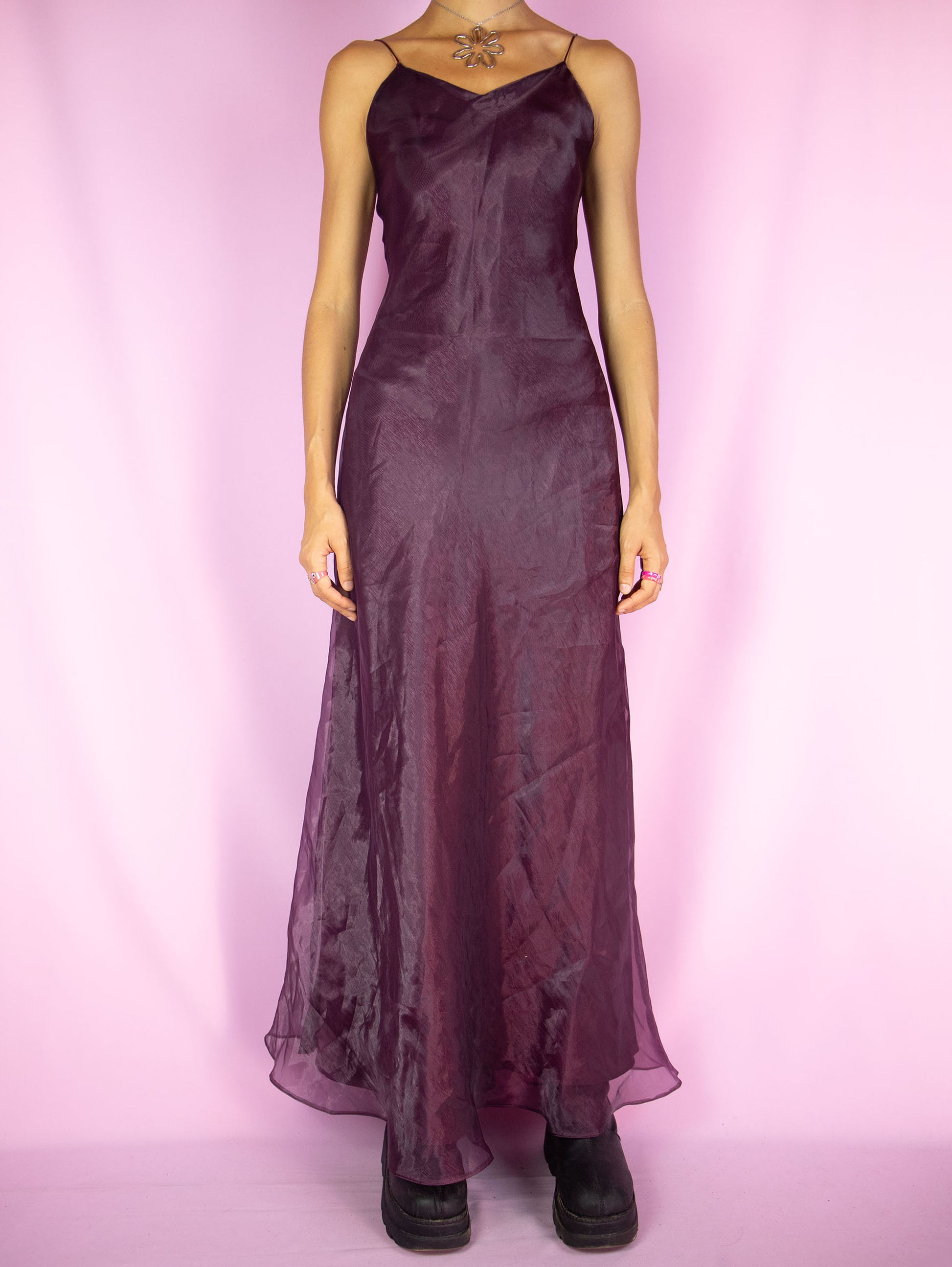 The Vintage 90s Dark Purple Maxi Dress is a purple sleeveless flared dress with spaghetti straps. Fairy grunge whimsygoth 1990s summer party night midi dress.