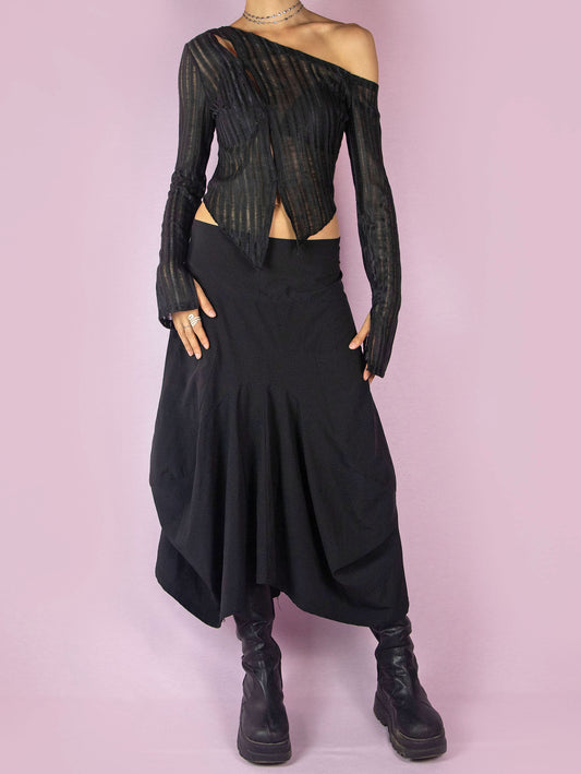 The Y2K Black Balloon Midi Skirt is a vintage 2000s avant-garde deconstructed subversive bubble-style skirt, slightly stretchy, with pockets, pleats, an asymmetrical hem, and a back zipper closure. Made in France.