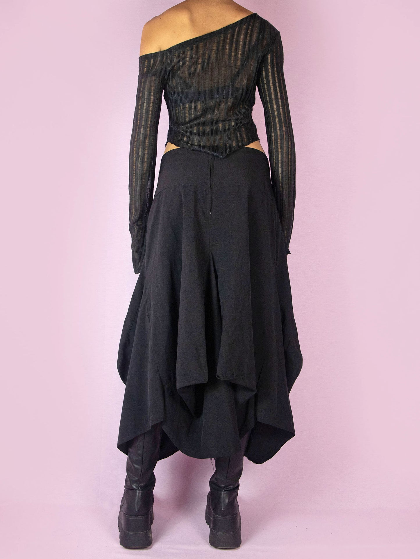 The Y2K Black Balloon Midi Skirt is a vintage 2000s avant-garde deconstructed subversive bubble-style skirt, slightly stretchy, with pockets, pleats, an asymmetrical hem, and a back zipper closure. Made in France.