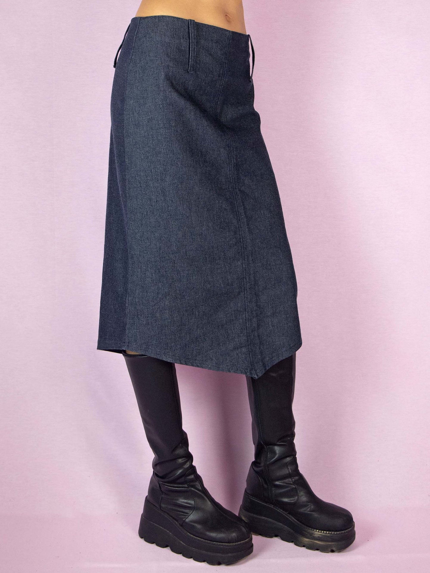 The Y2K Dark Denim Midi Skirt is a vintage 2000s a-line stretchy skirt with a side zipper closure and an asymmetrical pointed hem.