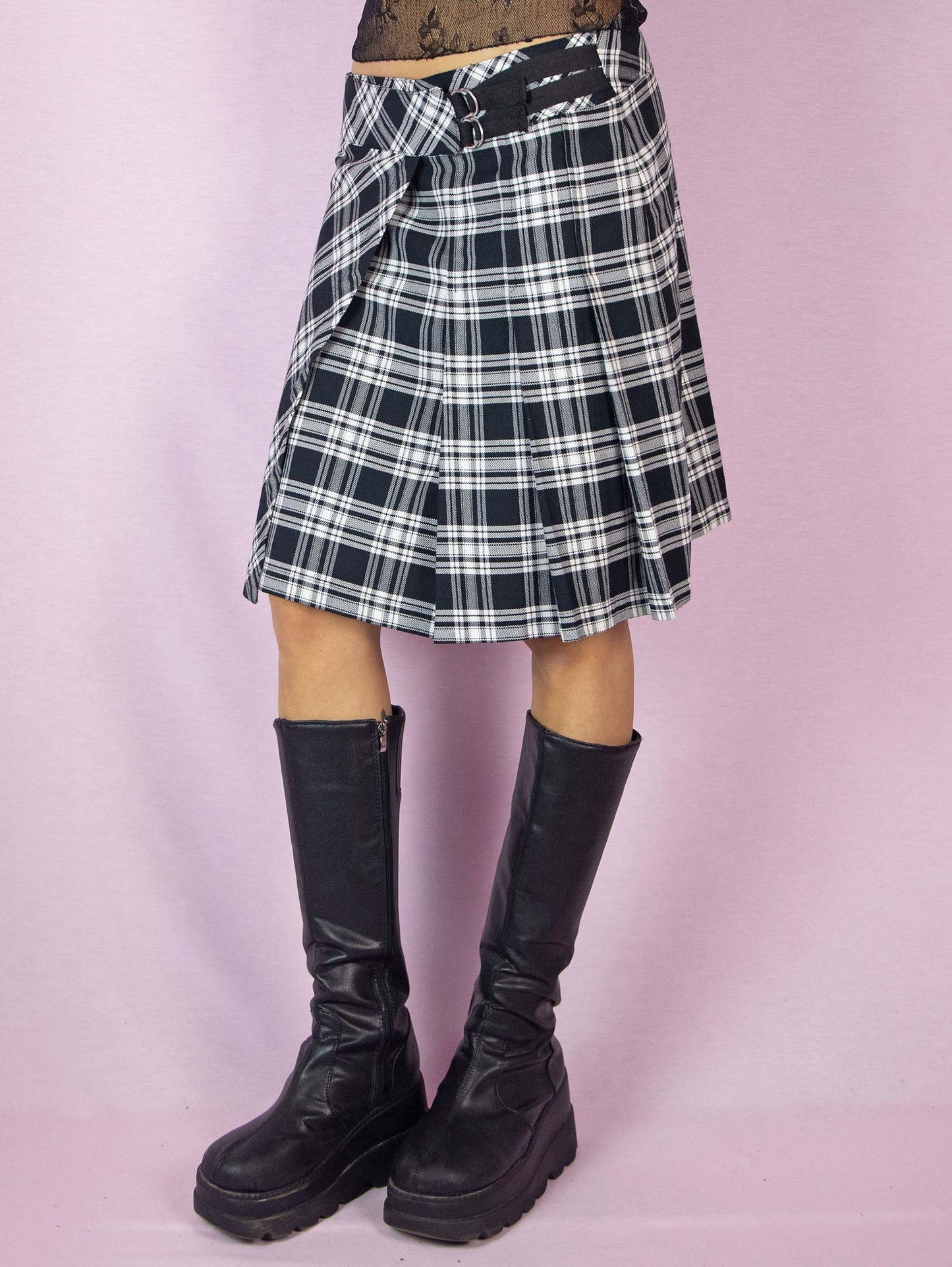 The Y2K Plaid Check Wrap Skirt is a vintage 2000s preppy school-style black and white pleated knit midi skirt.