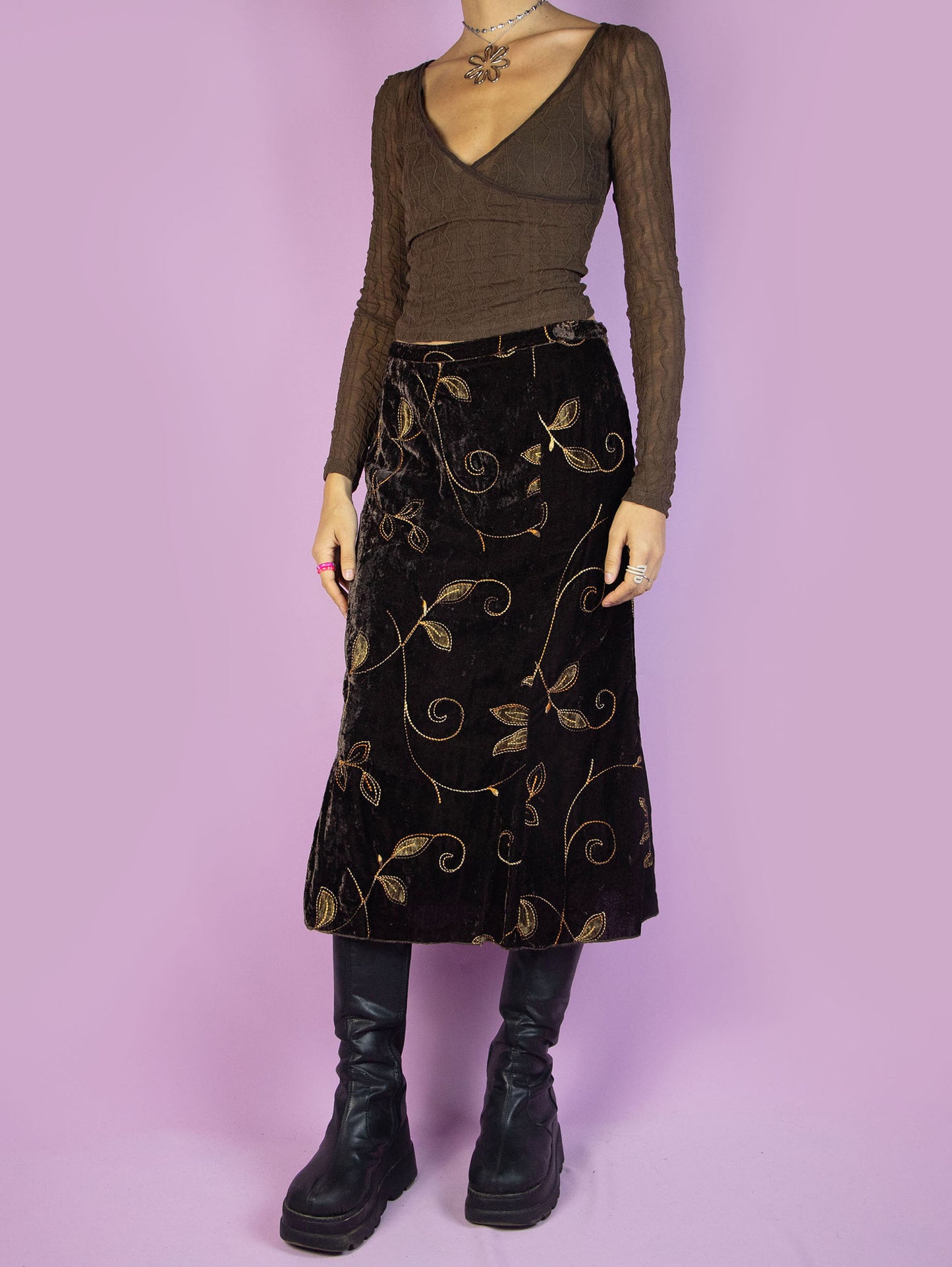 The Vintage 90s Brown Velvet Midi Skirt is a dark brown velvet flared skirt with floral embroidered details and side zipper closure. Gorgeous fairy grunge whimsygoth style 1990s boho skirt.