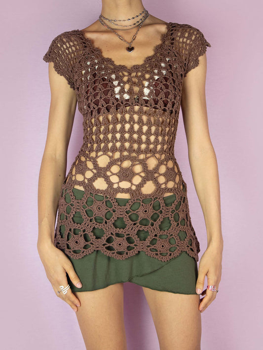 The Y2K Brown Crochet Knit Top is a vintage 2000s short-sleeve summer beach top.
