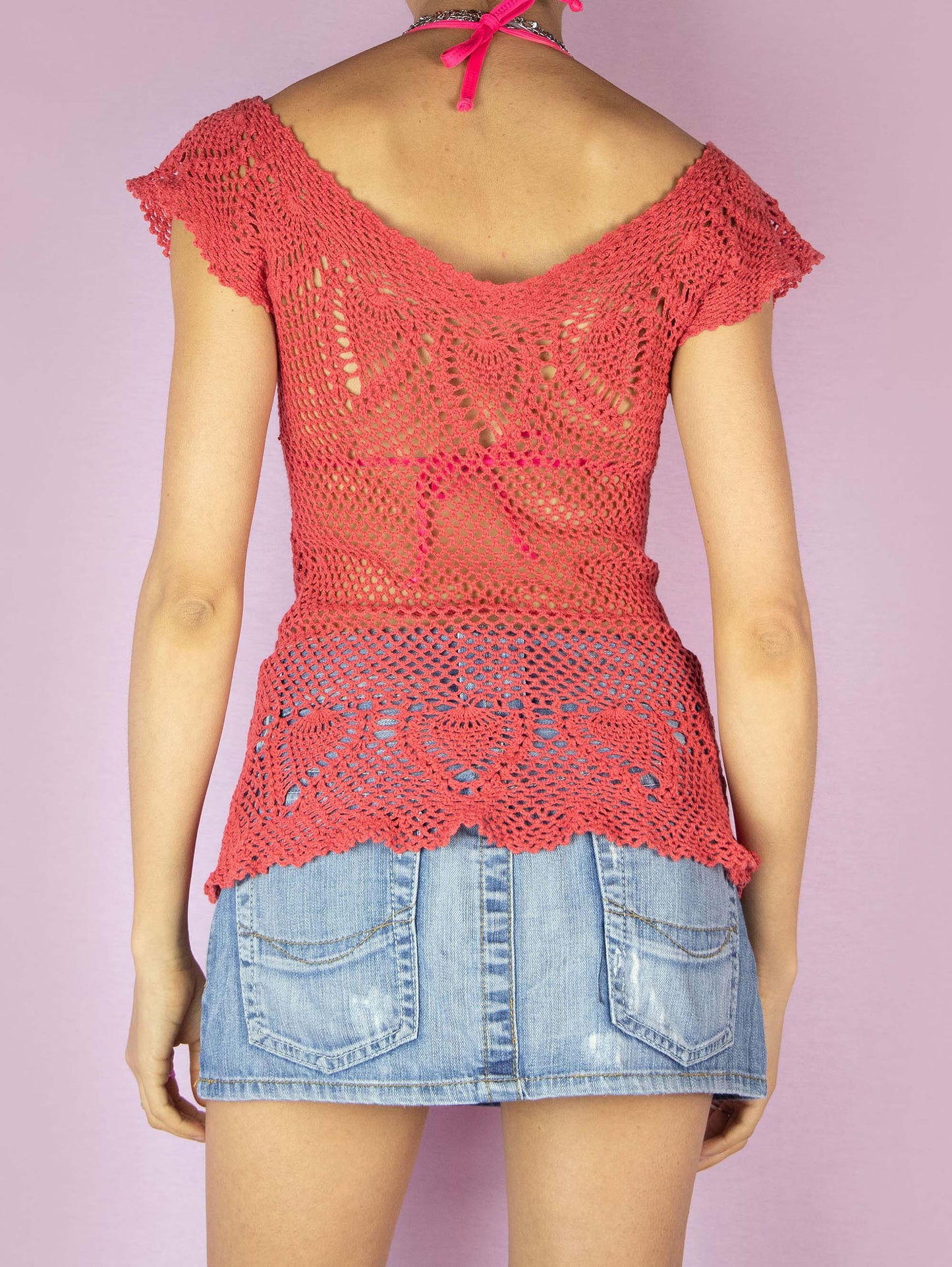 The Y2K Crochet Sleeveless Top is a vintage 2000s top in a coral-terracotta color with an intricate open-knit design and cap sleeves, making it ideal for a fun, casual summer or beach look.